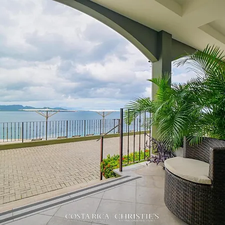 360 Splendor 306-Ocean View Condo-Breakfast Included!