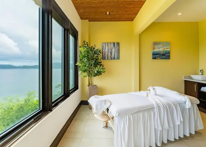 360 Splendor 306-ocean View Condo-breakfast