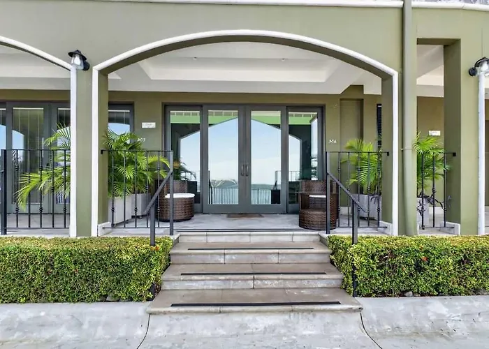 360 Splendor 306-ocean View Condo-breakfast Holiday home *
